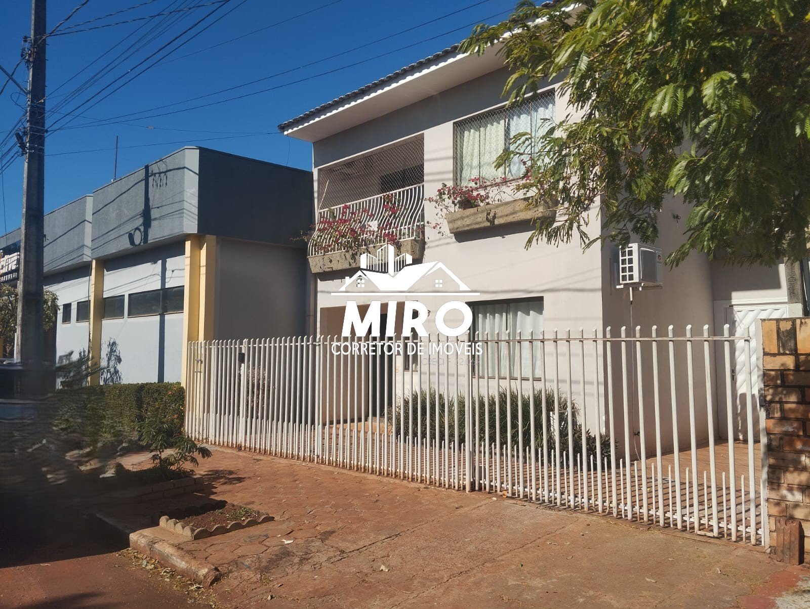 Sobrado e Sala Comercial à Venda no Centro de Missal-PR - Imagem 1